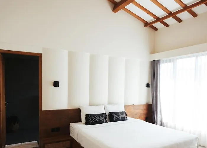 Villa Khaya - 2br With Pool Walk To Seminyak