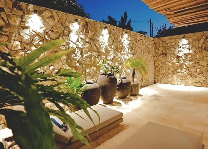 Villa Khaya - 2br With Pool Walk To Seminyak